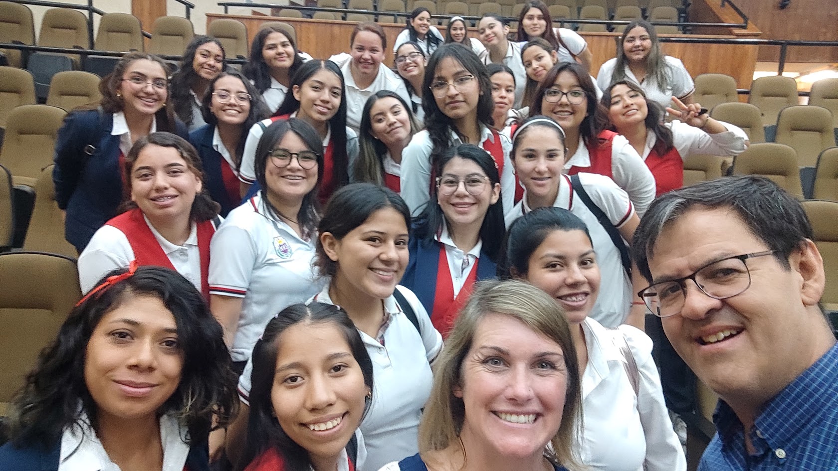 Alumnas de escuela normal en Coahuila