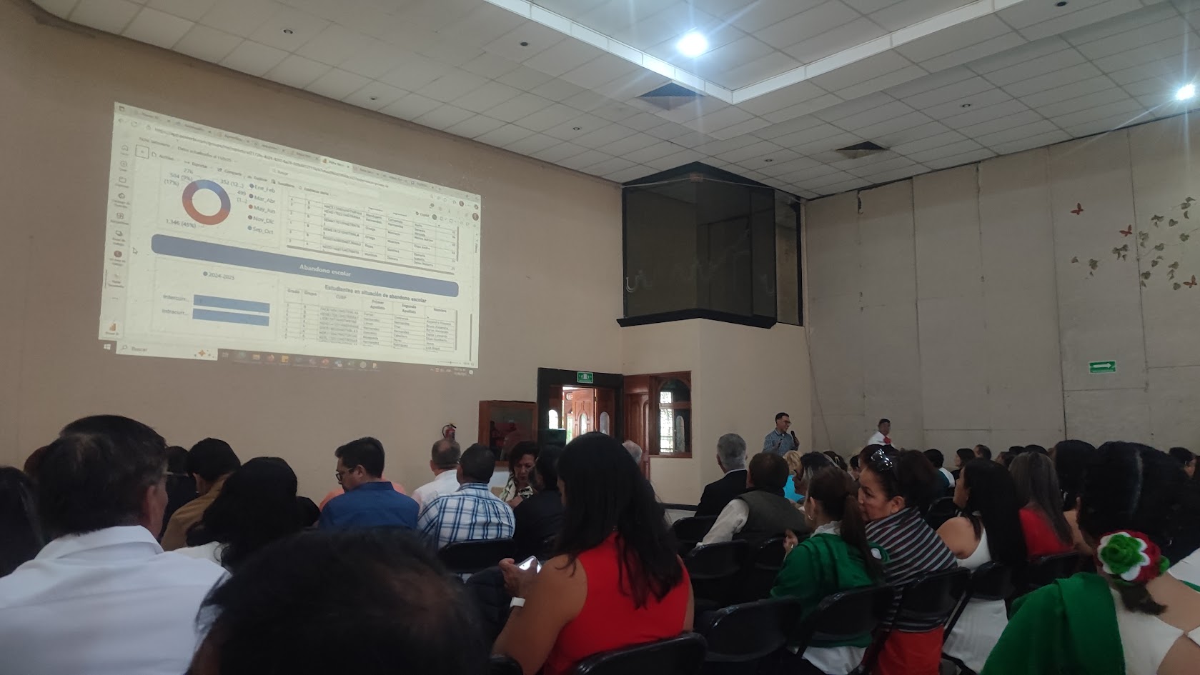 Supervisores escolares de Guanajuato en sesión de trabajo