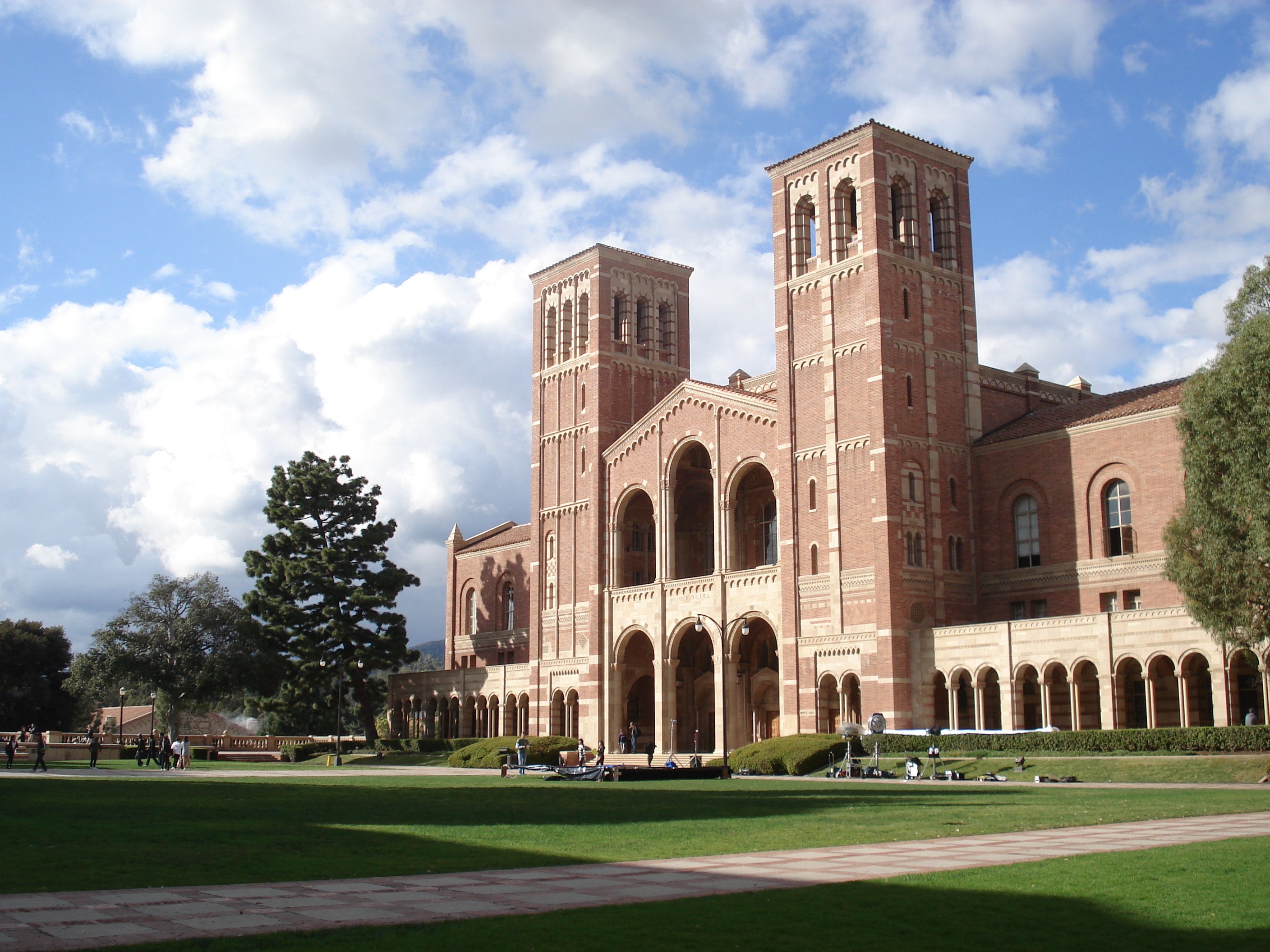 Diplomado en Liderazgo Directivo · UCLA